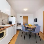 Mareta Biograd ביוגראד נה מורו